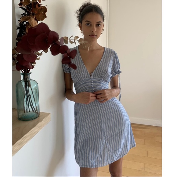 Urban Outfitters Dresses & Skirts - Urban Outfitters Talia Tie Sleeve Striped Dress